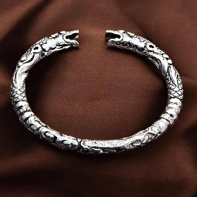 色搭配让你成为全场焦点!ky开元棋牌惊艳新年!红(图3) 色搭配让你成为全场焦点!ky开元棋牌惊艳新年!红(图3)